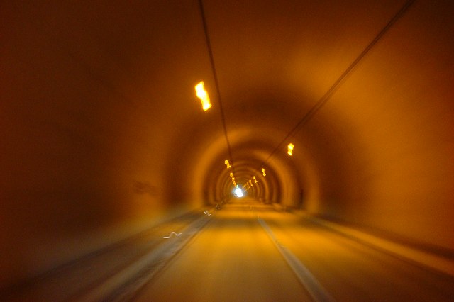 トンネルはひんやりです.jpg