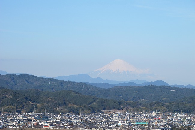 冠雪した富士山.jpg